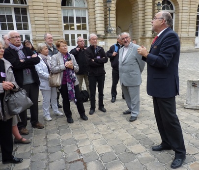 Explication dans la cour du Sénat